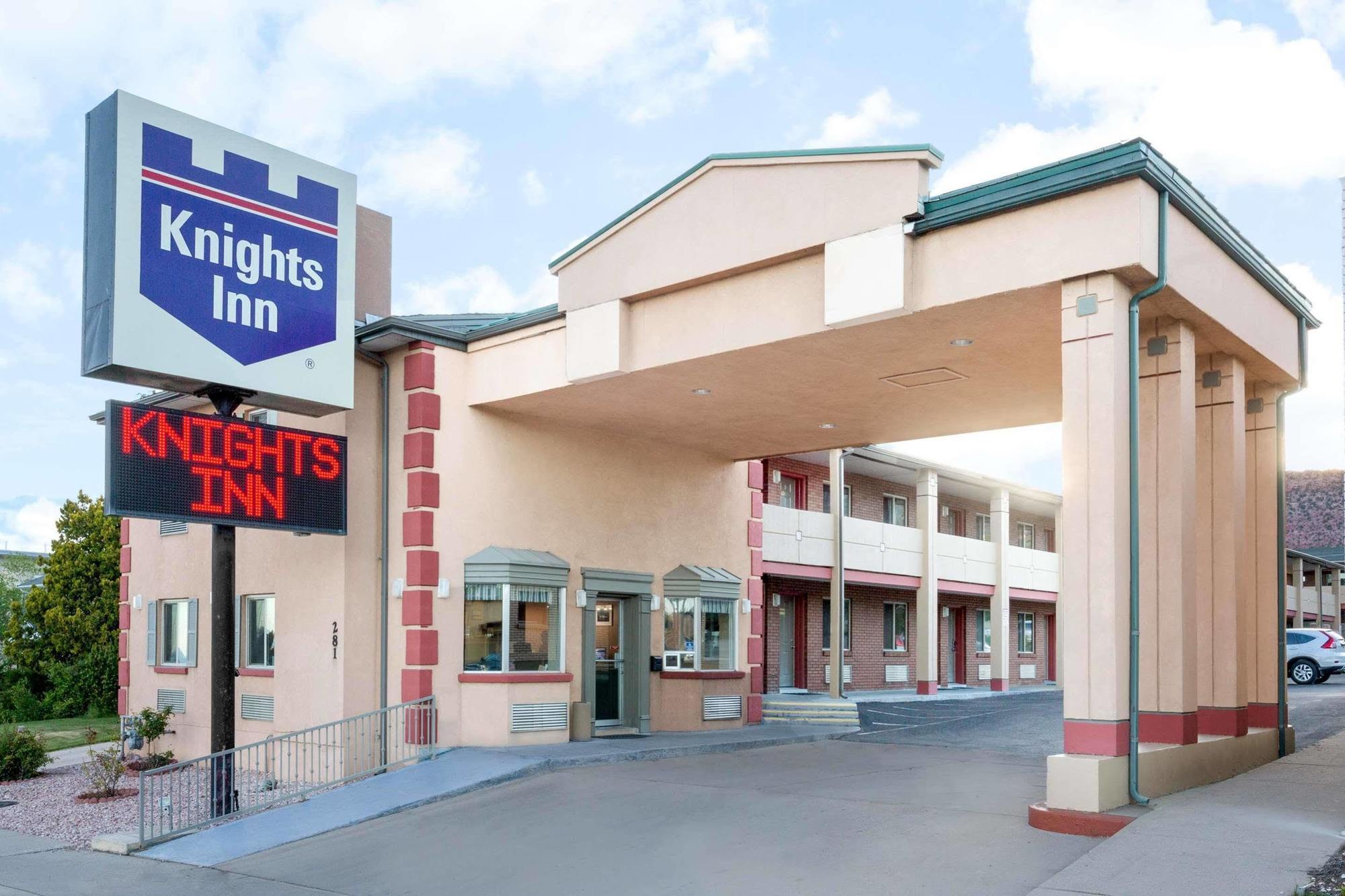 Knights Inn At ซีดาร์ซิตี ภายนอก รูปภาพ